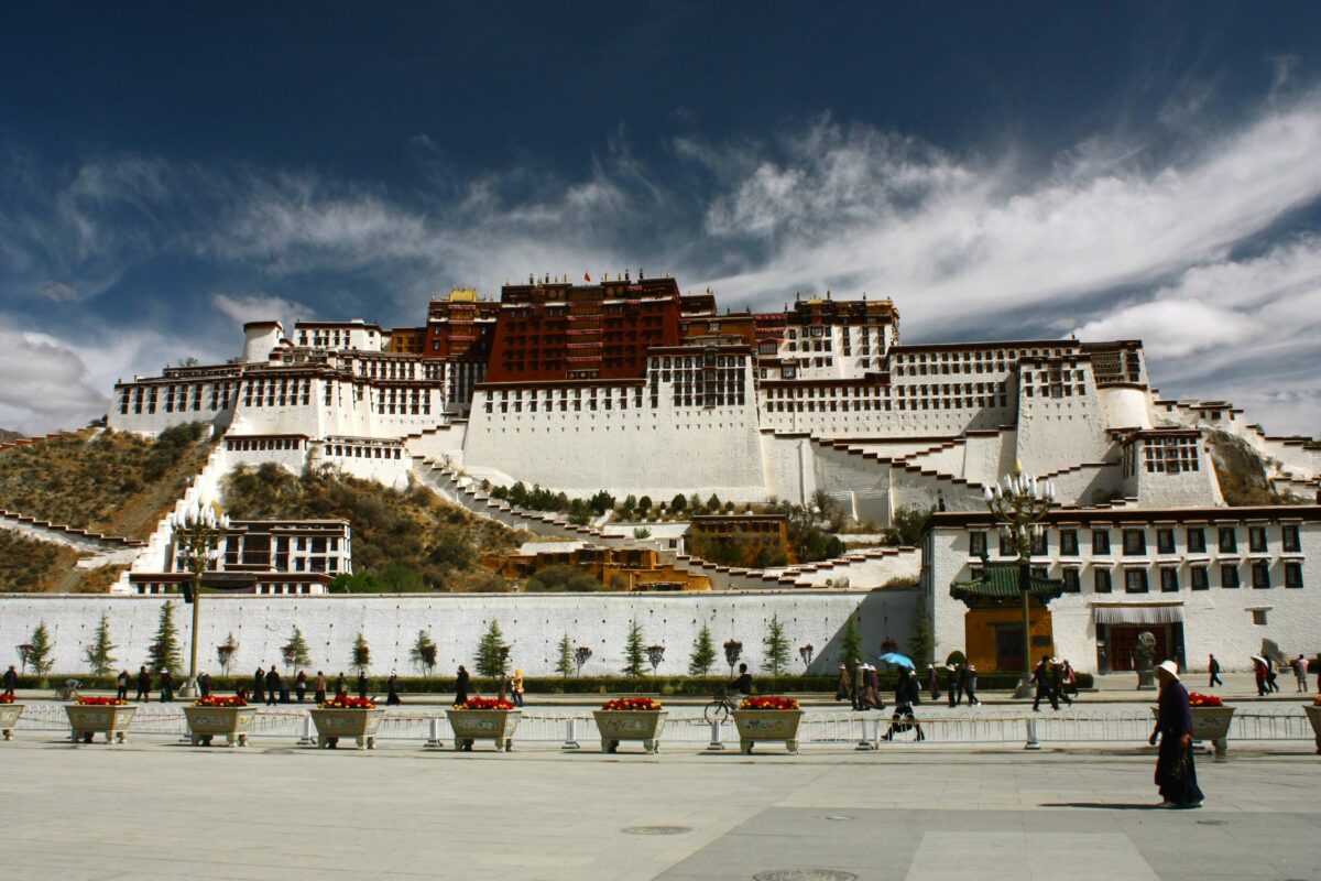 Wycieczka do Tybetu: przewodnik po niezapomnianej podróży do Dachu Świata