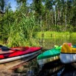 Pierwszy spływ kajakowy w życiu – jak przygotować się do wyprawy na Krutynię?